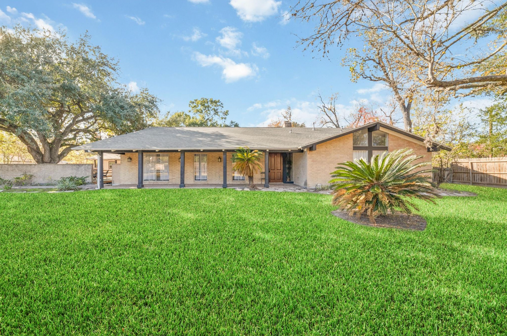 8808 Wateka Drive, Houston, Texas, 77074