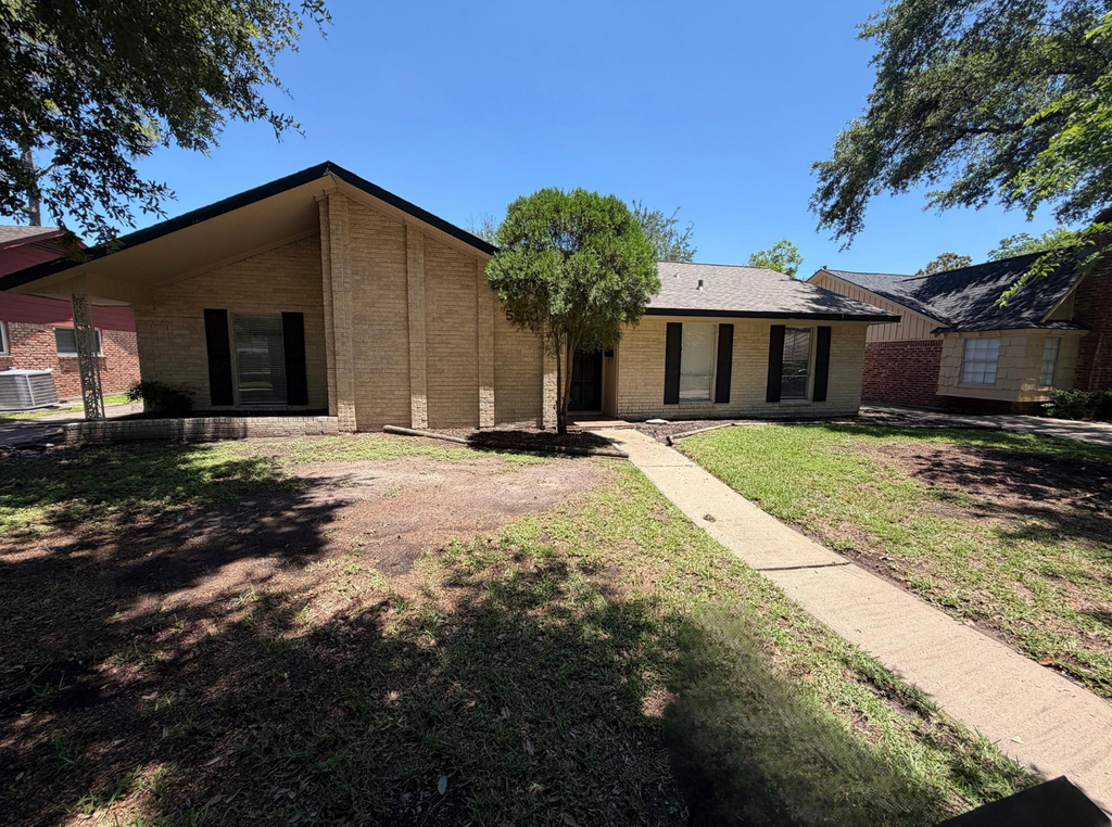 5850 Paisley Street, Houston, Texas, 77096-3911
