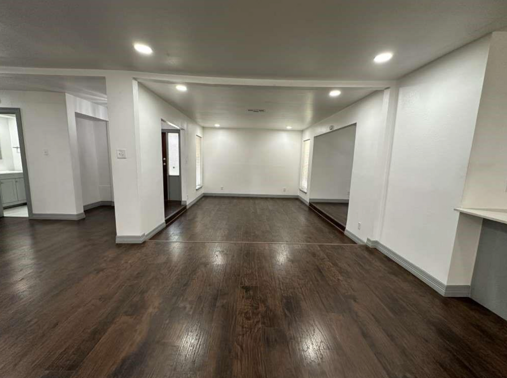 5850 Paisley Street, Houston, Texas, 77096-3911