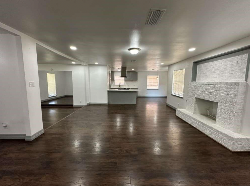 5850 Paisley Street, Houston, Texas, 77096-3911