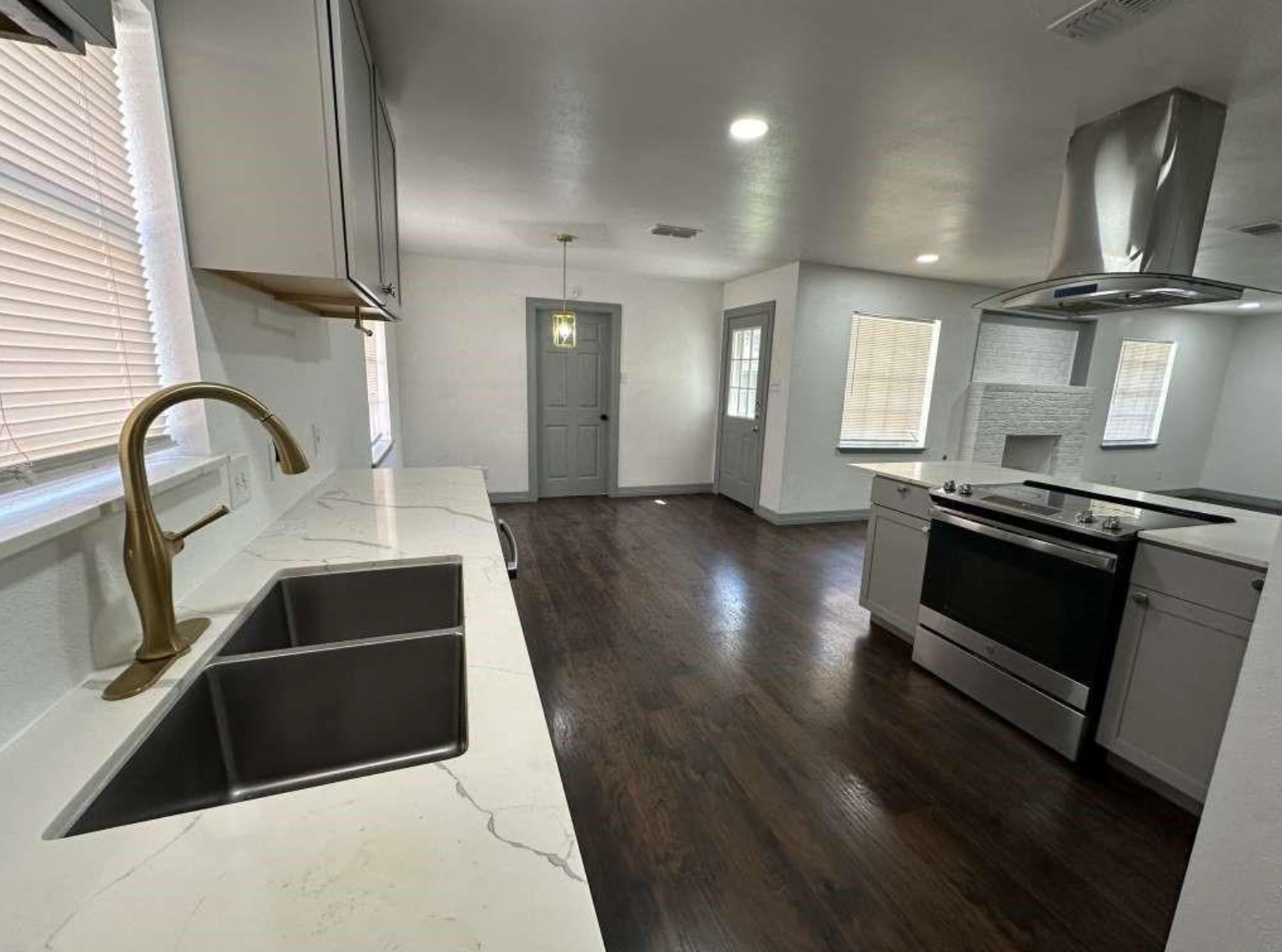 5850 Paisley Street, Houston, Texas, 77096-3911