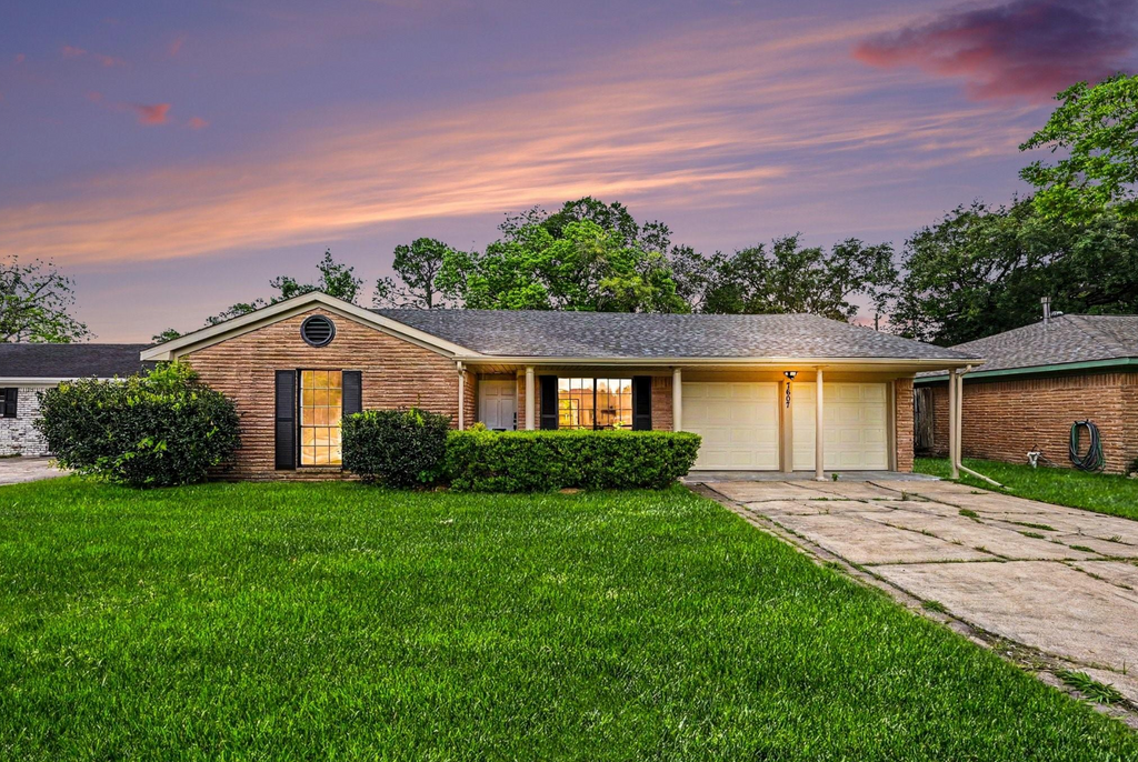 7607 Grape Street, Houston, Texas, 77074