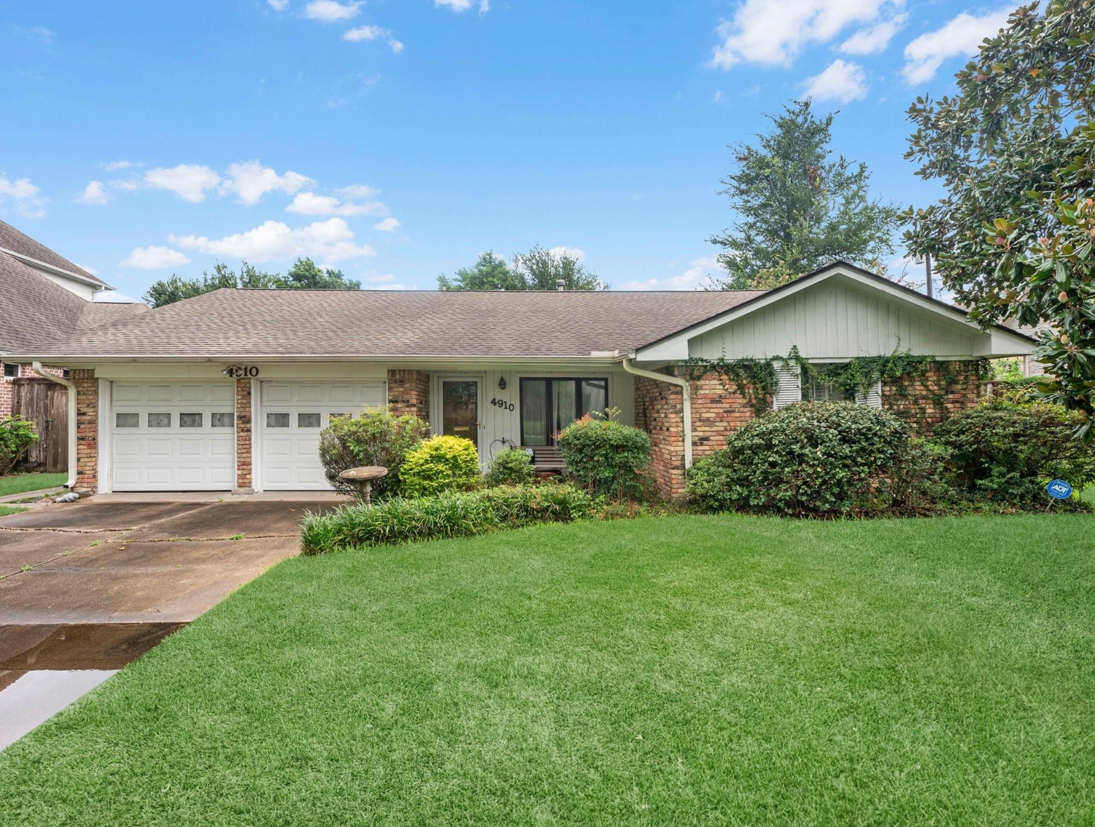 4910 Yarwell Drive, Houston, Texas, 77096-4235
