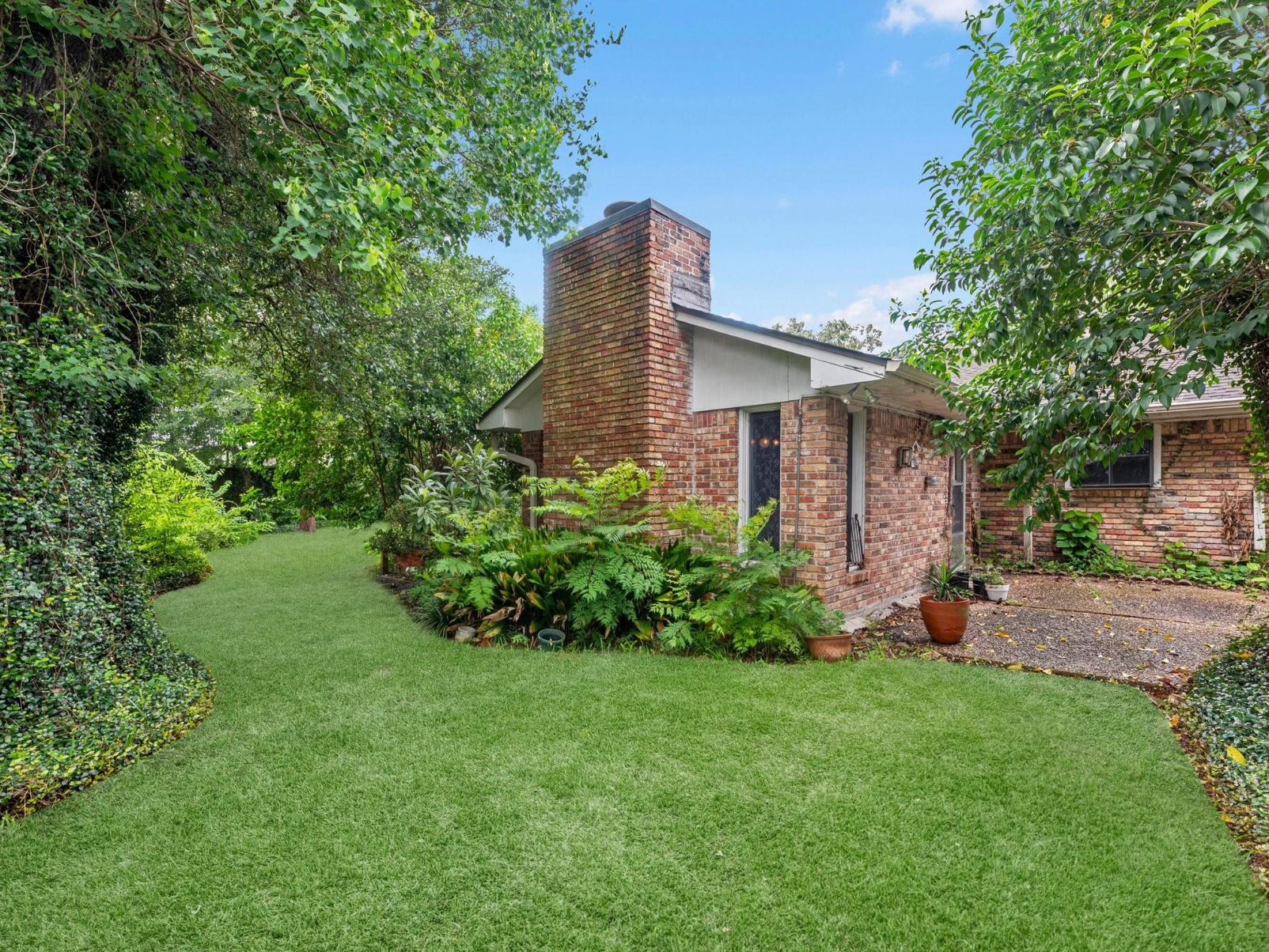 4910 Yarwell Drive, Houston, Texas, 77096-4235