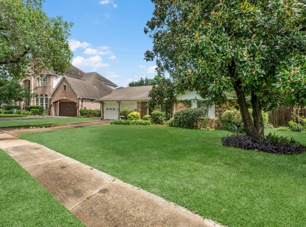 4910 Yarwell Drive, Houston, Texas, 77096-4235