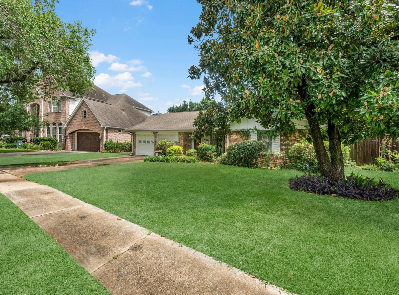4910 Yarwell Drive, Houston, Texas, 77096-4235
