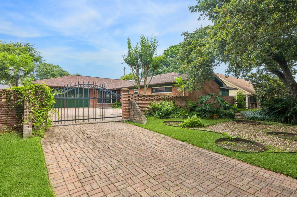 5418 Queensloch Drive, Houston, Texas, 77096